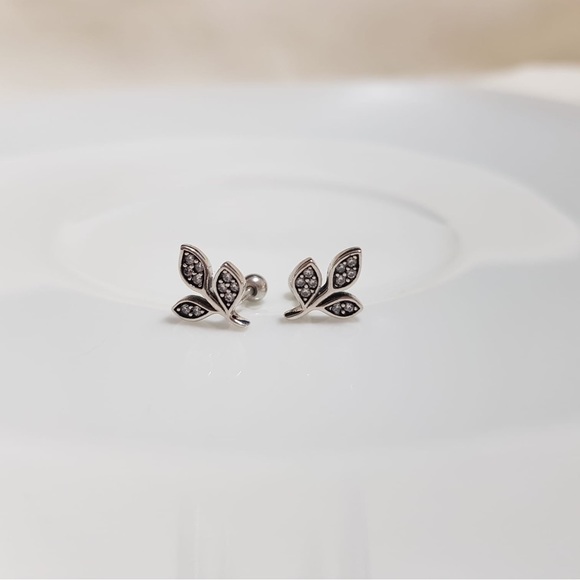 Leaf Earrings Sterling Silver 925 - Picture 1 of 3